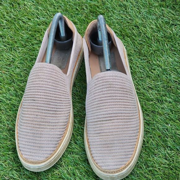 UGG SAMMY - Women's Slip-On - SIZE 7.5 - Picture 2 of 9